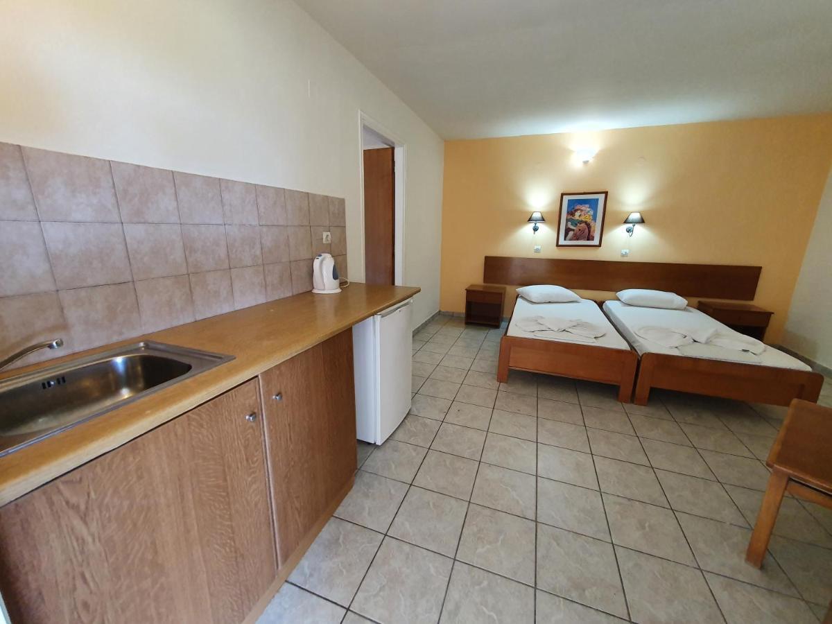 Vivian Hotel Лаганас Экстерьер фото
